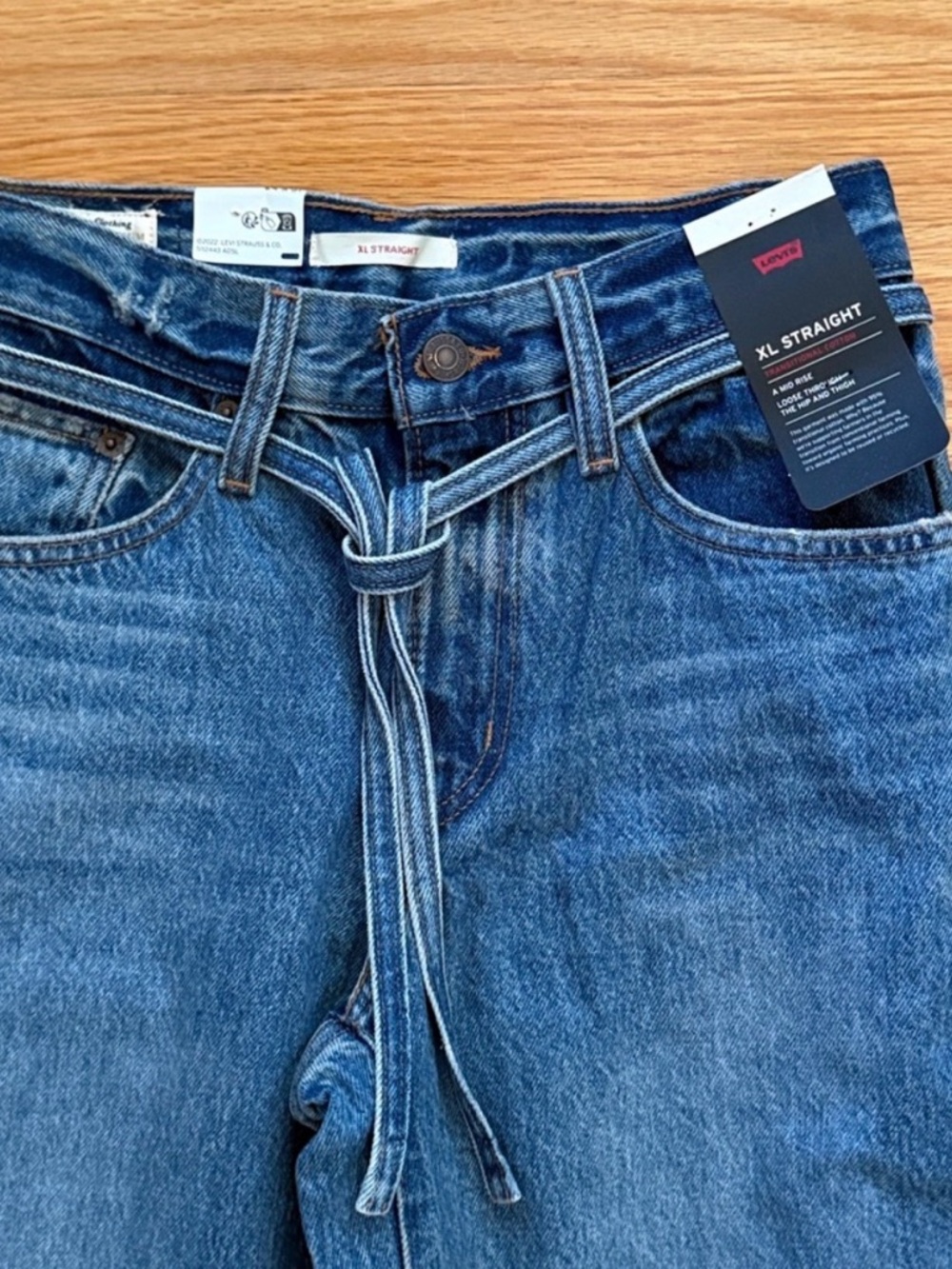 Levi's XL Straight Leg Jeans - Picture 4 of 9